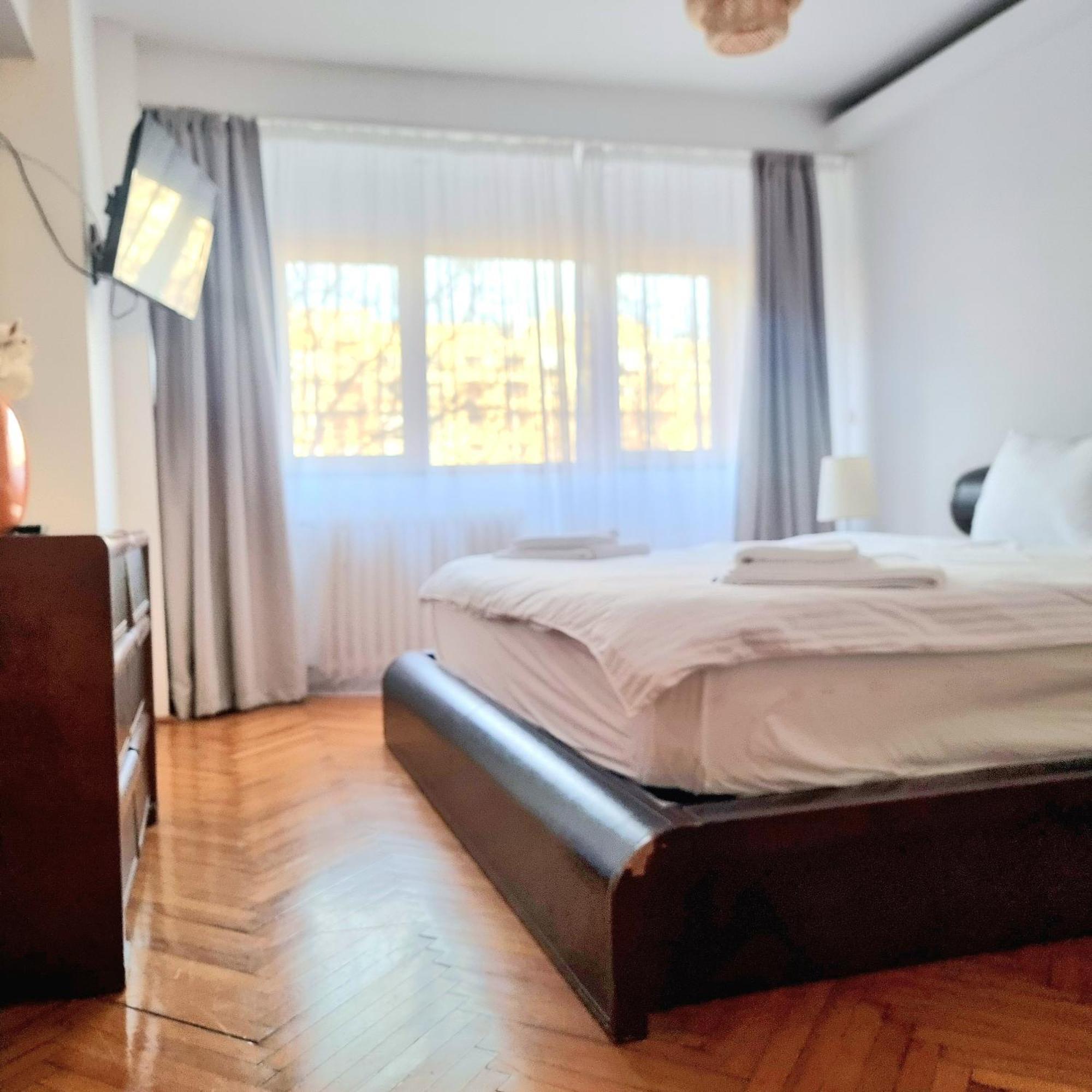 Tranquil Unirii Residence - Elegant & Spacious Living With Parking Steps From Parliament Bucarest Extérieur photo