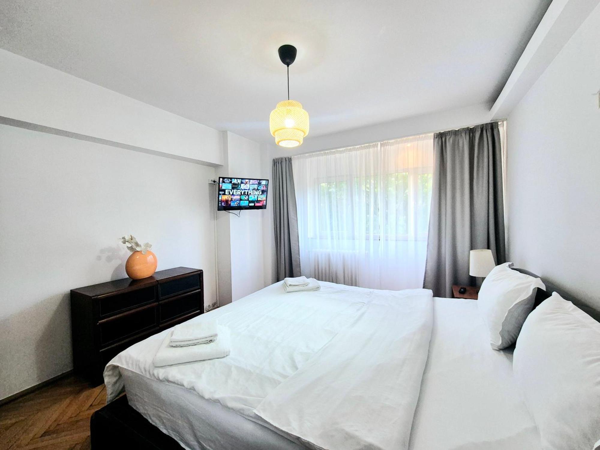 Tranquil Unirii Residence - Elegant & Spacious Living With Parking Steps From Parliament Bucarest Extérieur photo