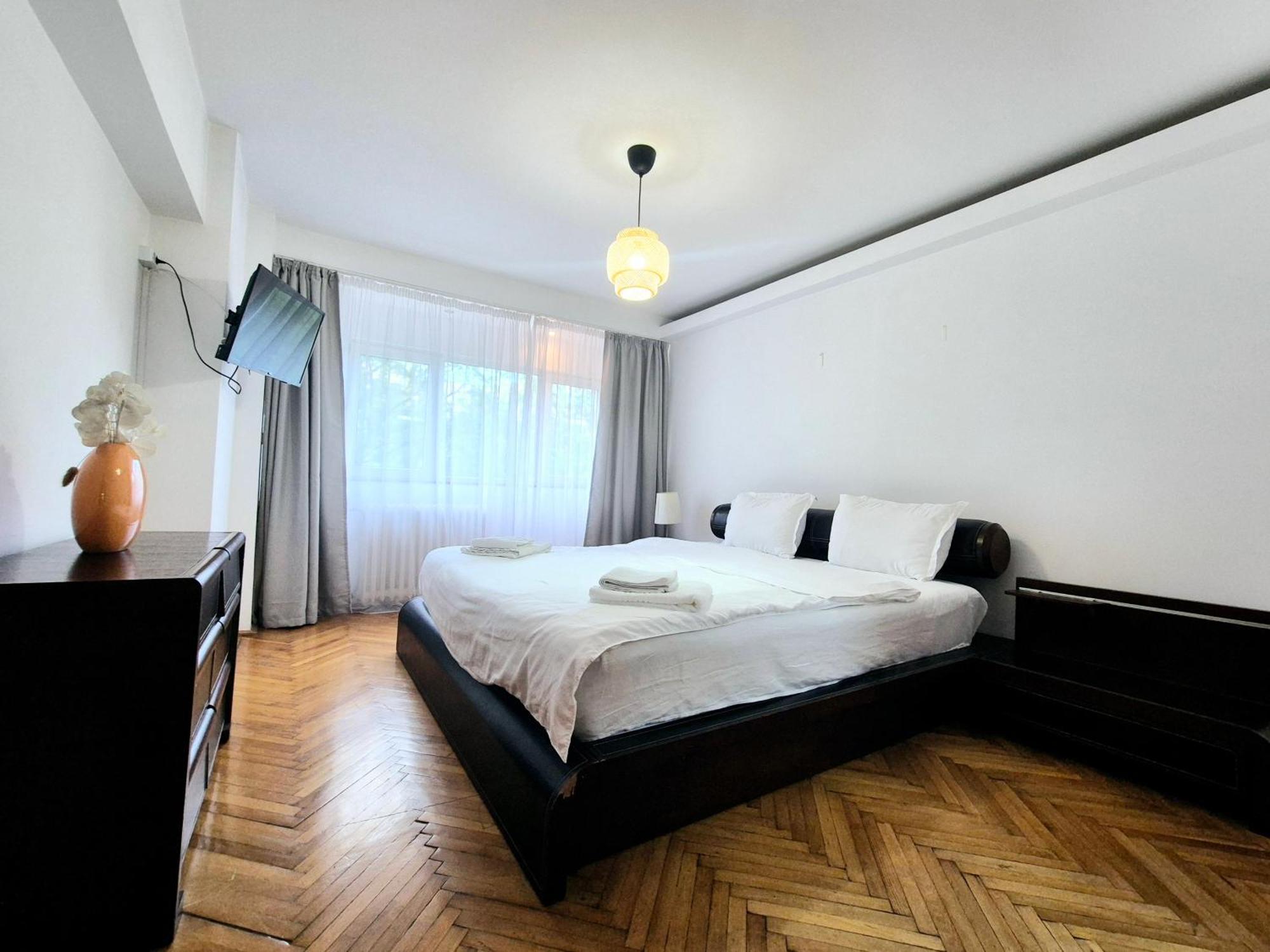 Tranquil Unirii Residence - Elegant & Spacious Living With Parking Steps From Parliament Bucarest Extérieur photo